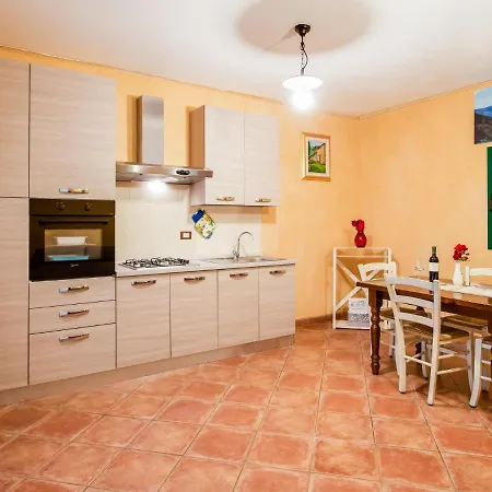 Cozy Chalet At Lombardy With Pool Alpesi faház