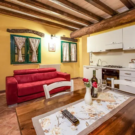 Cozy Chalet At Lombardy With Pool Alpesi faház *