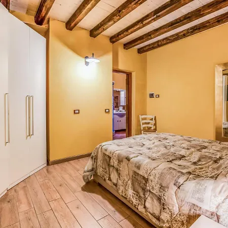 Alpesi faház Cozy Chalet At Lombardy With Pool