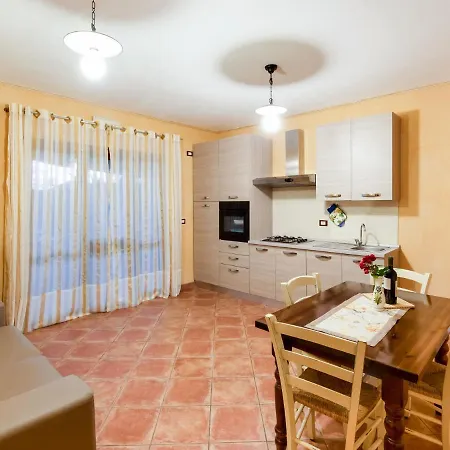 Cozy Chalet At Lombardy With Pool