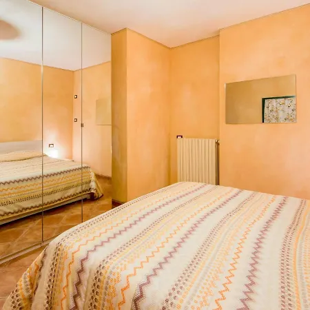 Cozy Chalet At Lombardy With Pool Marone