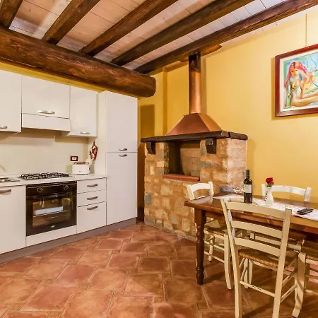 Cozy Chalet At Lombardy With Pool