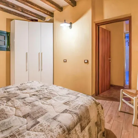 Cozy Chalet At Lombardy With Pool