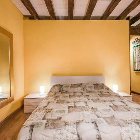 Cozy Chalet At Lombardy With Pool Marone