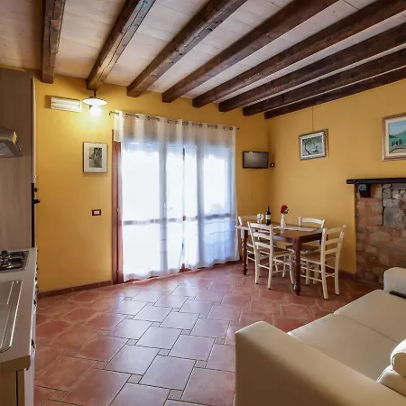 Cozy Chalet At Lombardy With Pool *