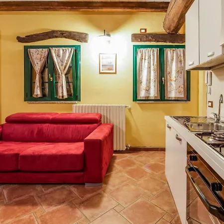 Cozy Chalet At Lombardy With Pool Alpesi faház