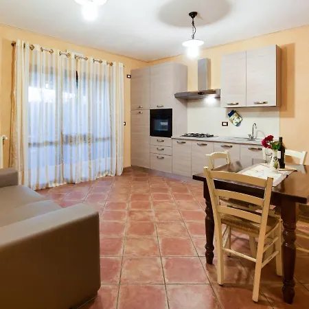 Cozy Chalet At Lombardy With Pool *