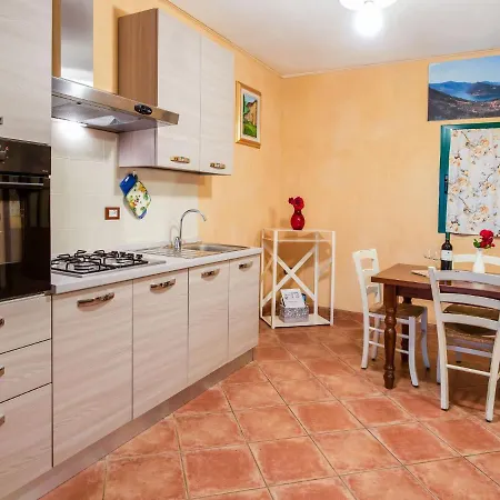 Cozy Chalet At Lombardy With Pool Alpesi faház